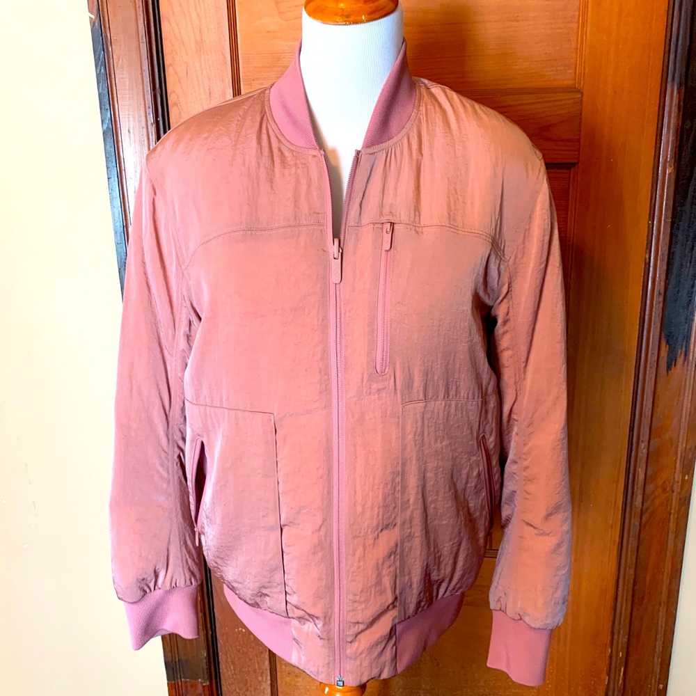Lululemon Roam Far Bomber NWOT Size 6 Down 600 Fill Pink Reversible